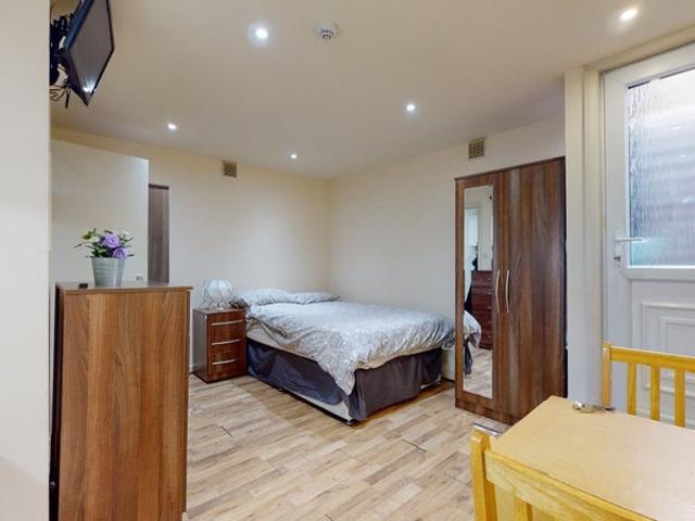 Studio for rent in Greater London