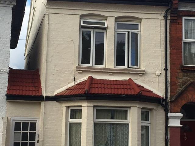 Apartment for rent in London Borough of Merton, Collier's Wood