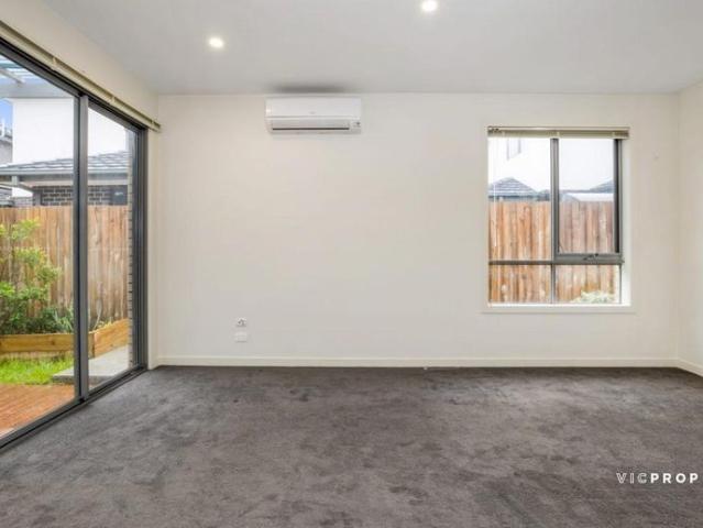 Townhouse for rent in Camerons Creek, Victoria
