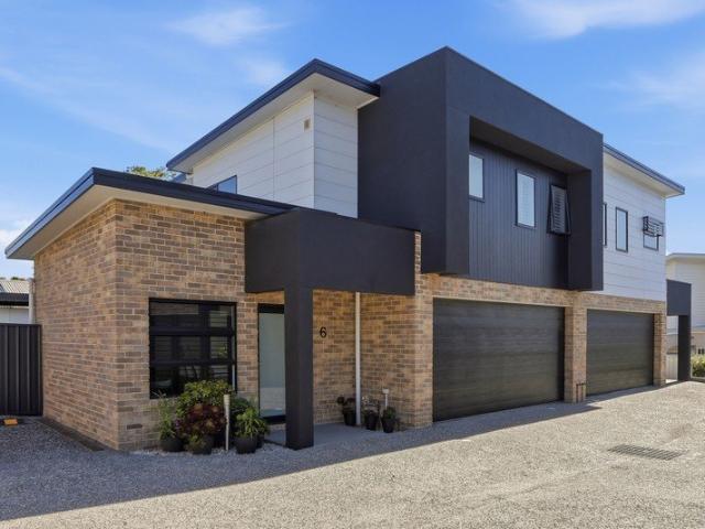 Townhouse for sale in Oak Flats Dc, New South Wales