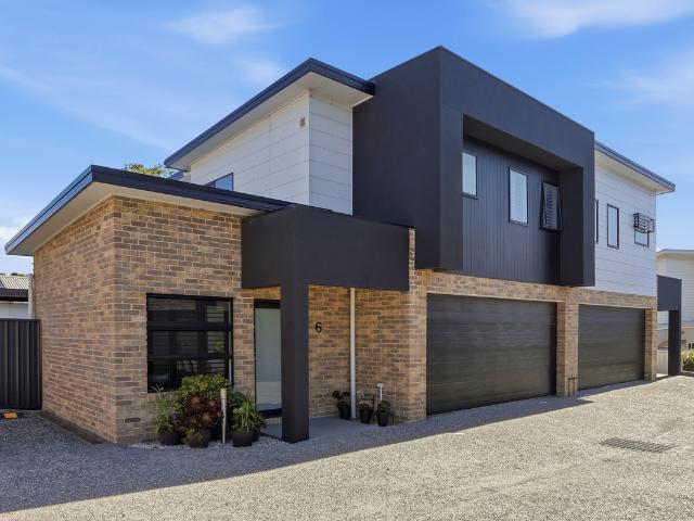 Townhouse for sale in Oak Flats Dc, New South Wales