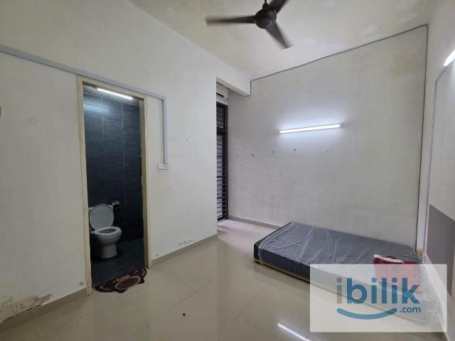 Room for rent in Petaling, Alam Impian