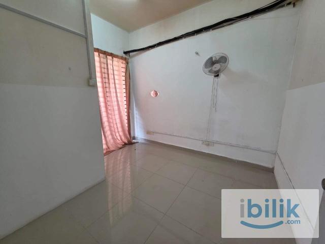 Room for rent in Petaling, Alam Impian