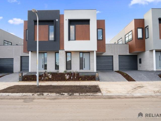 Townhouse for rent in Mode, Melbourne