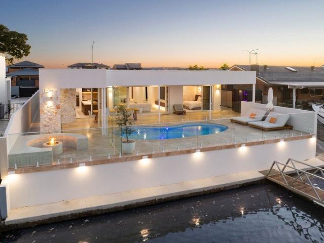 House for sale in Paradise Point, Gold Coast City