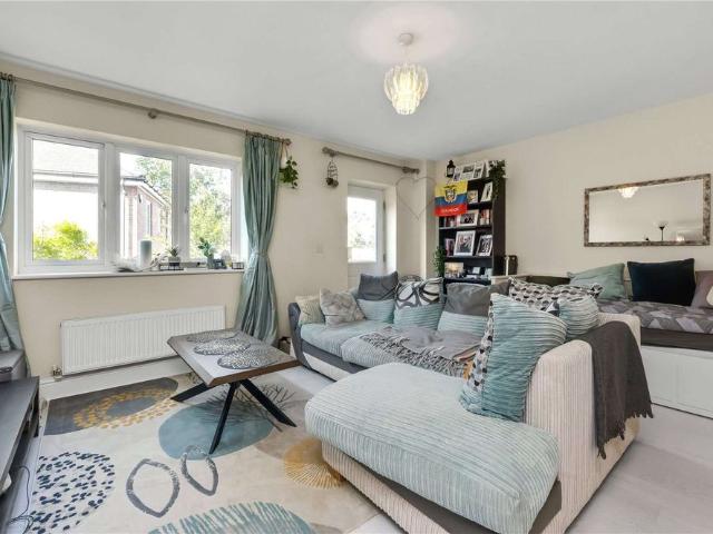 House for rent in Fole, Surrey