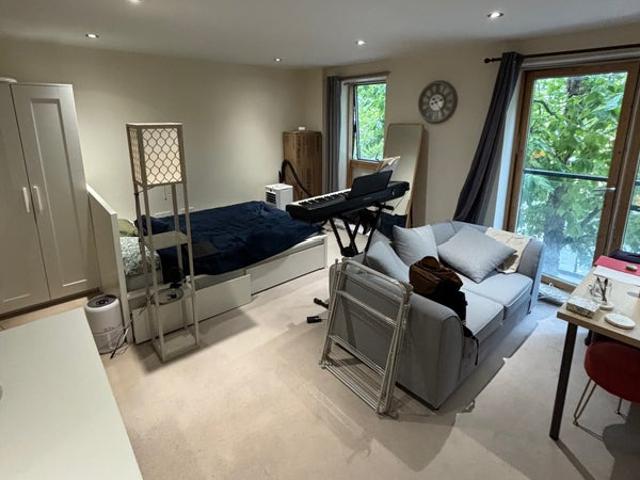 Studio for rent in London Borough of Merton, Greater London