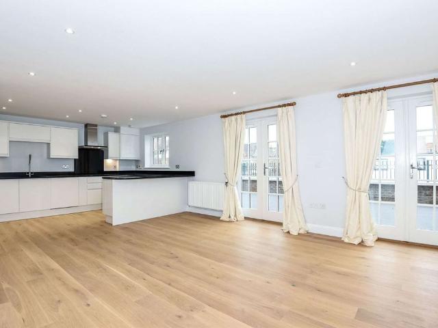 Apartment for rent in Eton