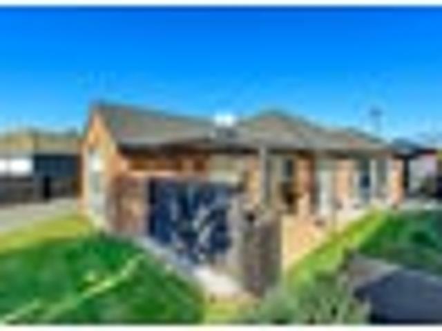 House for sale in Chaslands, Canterbury