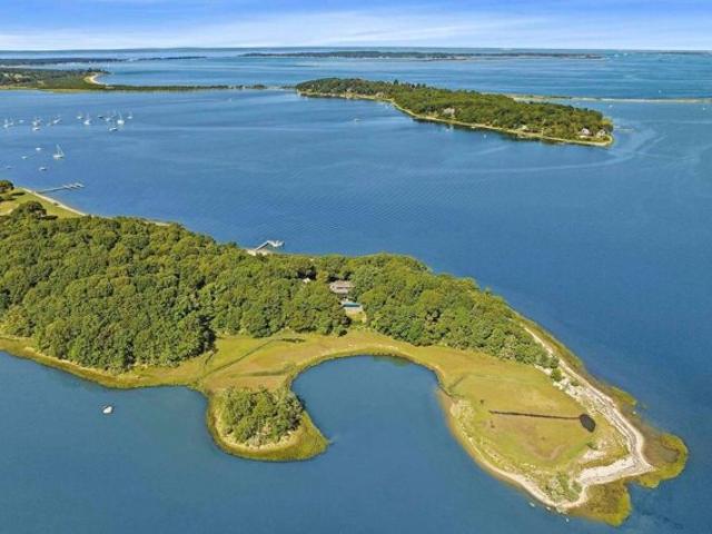 House for sale in Shelter Island