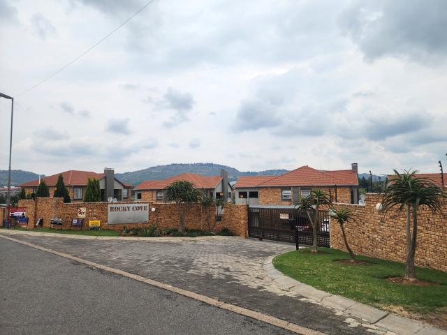 House for rent in Wilgeheuwel, Roodepoort
