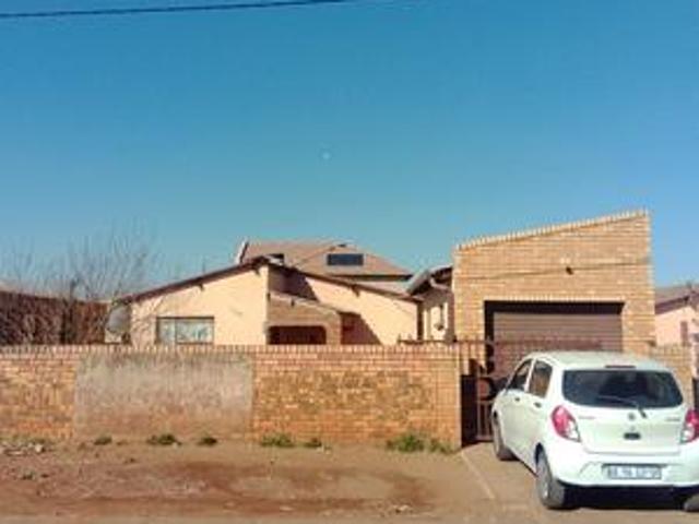 House for sale in Vosloorus