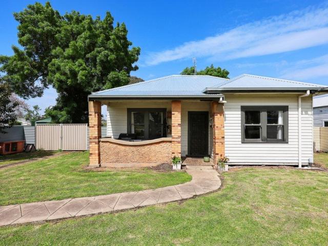 House for sale in Mortlake
