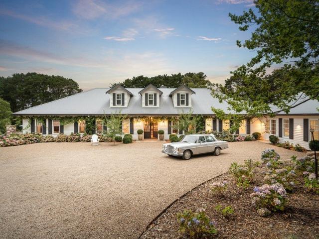 Cottage for sale in Camerons Creek, Victoria