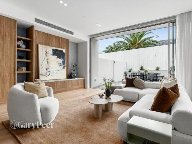 Townhouse for sale in Elsternwick, Melbourne