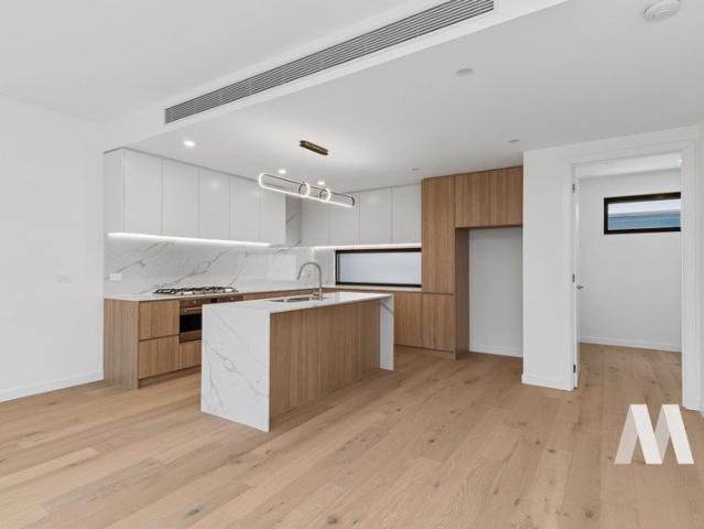 Townhouse for rent in The Reserve, Melbourne