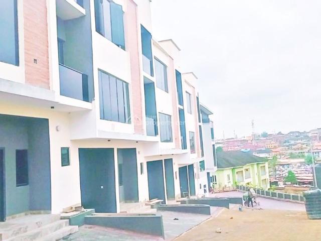 Detached house for rent in Ikeja , Abuja