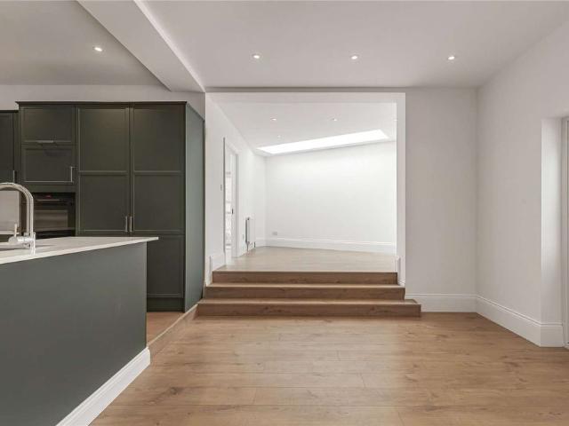 Apartment for rent in Strawberry Hill, Greater London