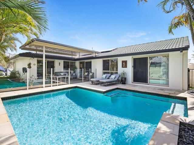 House for sale in Paradise Point, Gold Coast City