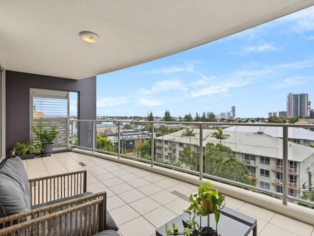 Apartment for sale in Surfers Paradise, Gold Coast City