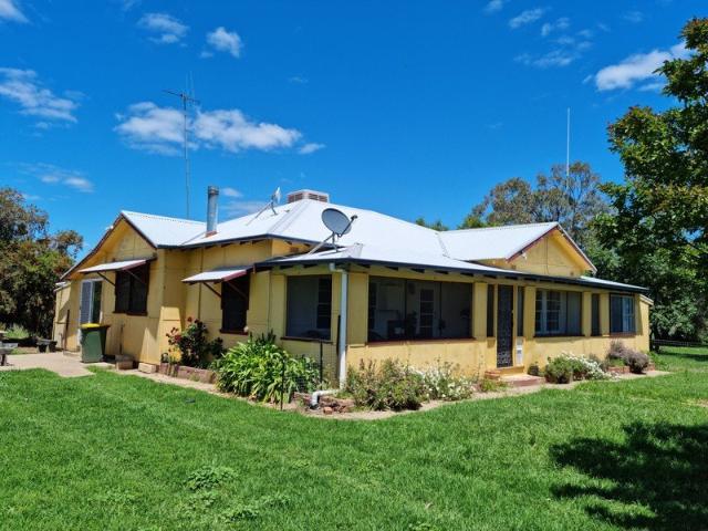 Cottage for sale in Bedgerabong, New South Wales