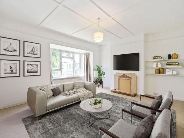 House for rent in Queen's Park, Greater London