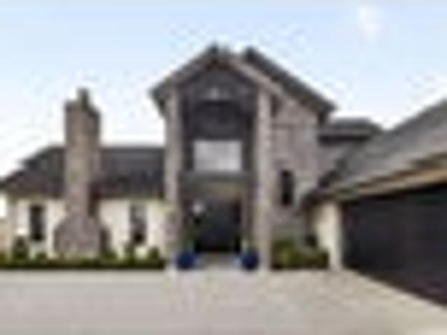 House for sale in Huntington