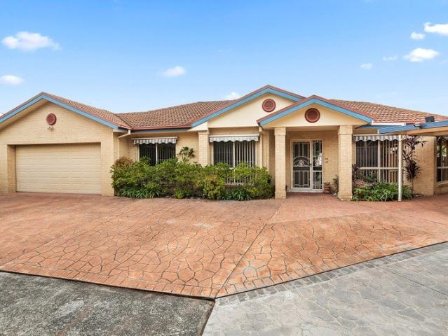 House for sale in Kanahooka, Wollongong City Council