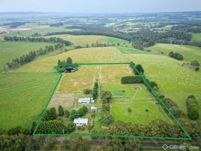 Cottage for sale in Shady Creek