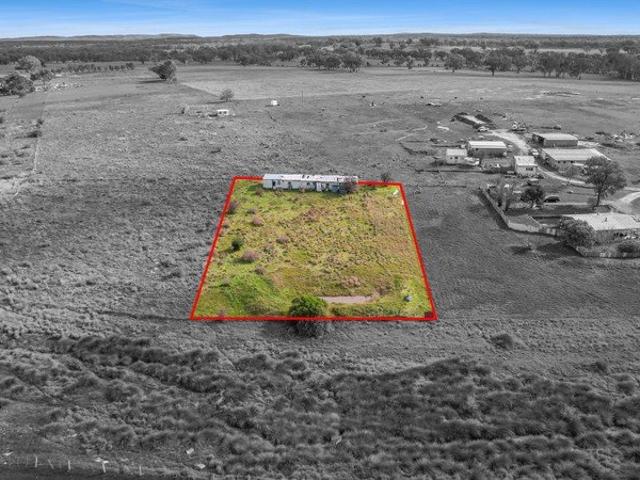 Cottage for sale in Talbot, Victoria