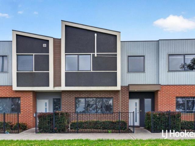 Townhouse for sale in Roxburgh Park, Melbourne
