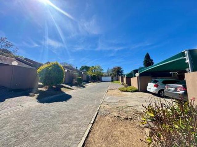 Townhouse for sale in King Williams Town, Eastern Cape