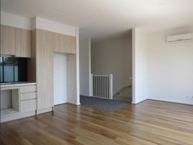 Townhouse for rent in Camerons Creek, Victoria