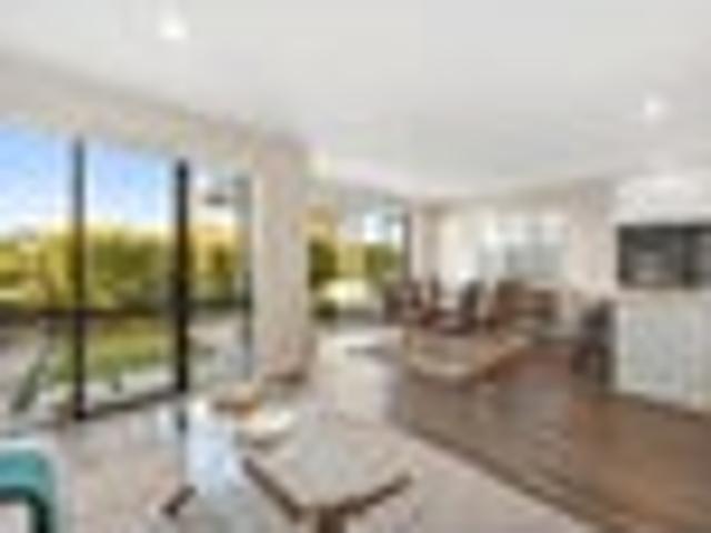 Townhouse for sale in Paremoremo, Oroua County