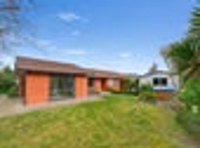 House for sale in Chaslands, Canterbury