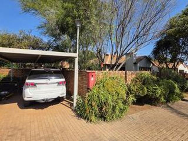 Townhouse for sale in Waterkloof, Gauteng