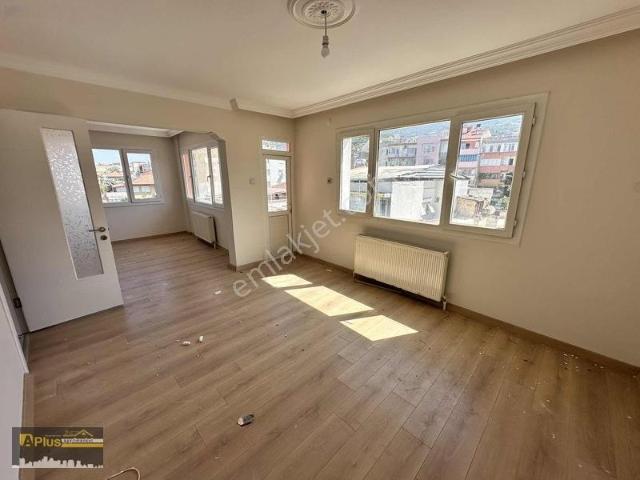 Tire, İzmir içerisinde kiralık mülk