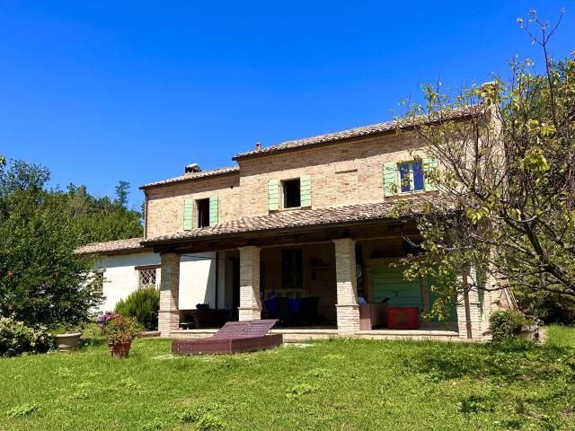 Casa in vendita a Centro storico, Marche