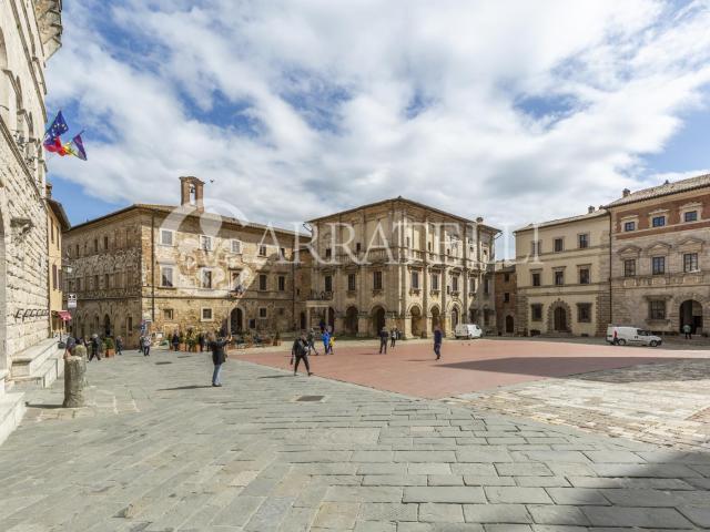 Locale Commerciale in vendita a Abbadia Di Montepulciano, Toscana