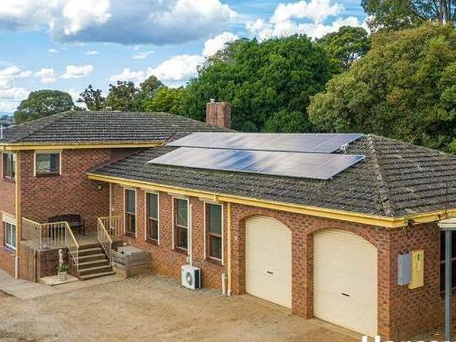 House for sale in Victoria
