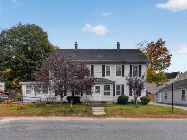 House for sale in Charlton City, Charlton