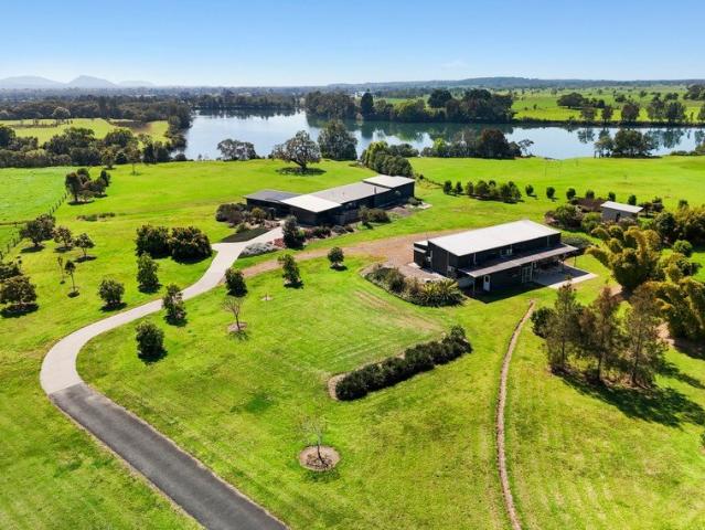 House for sale in Oxley Island, Mid-Coast Council