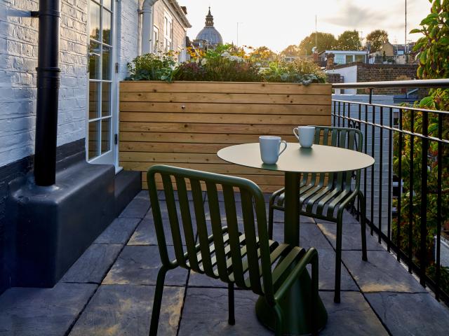 House for rent in Chelsea, Cat Hill