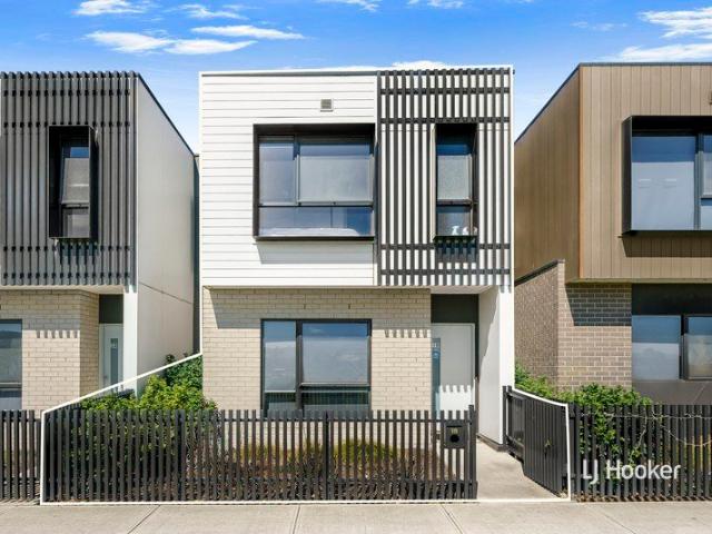 Townhouse for sale in Camerons Creek, Victoria