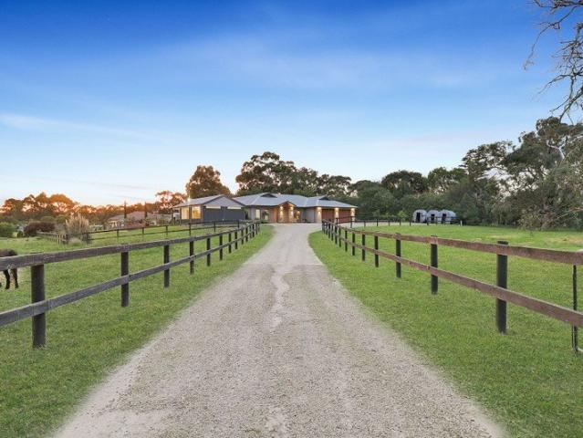 Cottage for sale in Camerons Creek, Victoria