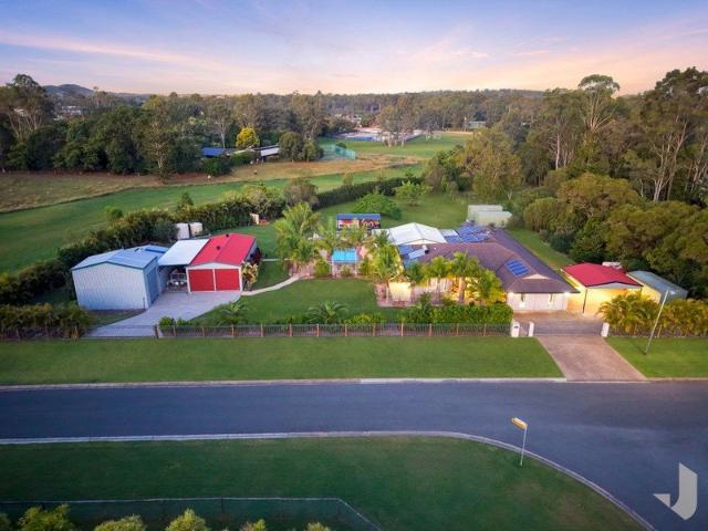 Cottage for sale in Toombul, Queensland