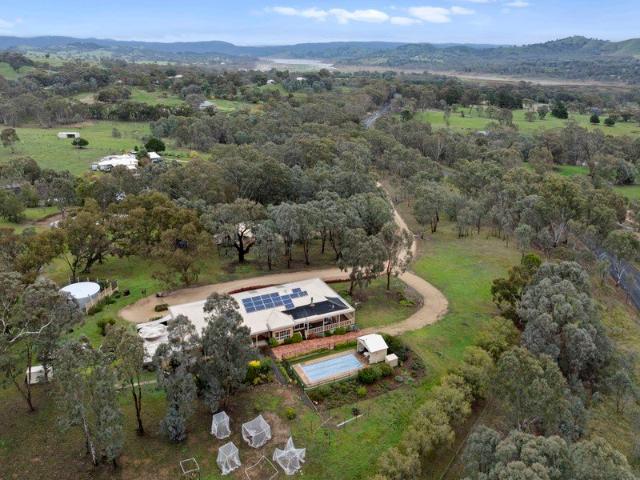 House for sale in Victoria