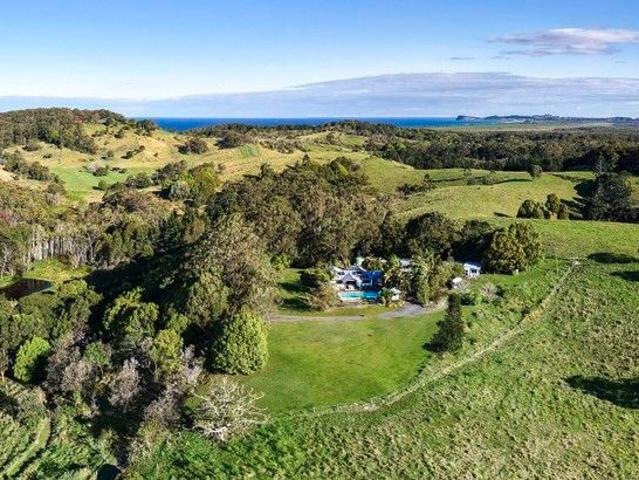 Cottage for sale in Suffolk Park, New South Wales