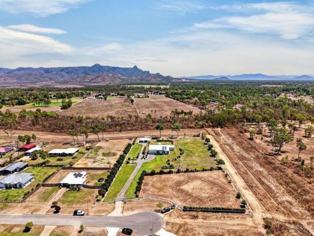 Cottage for sale in Kelso, Townsville City