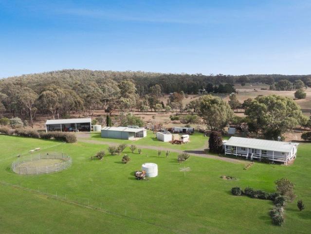 House for sale in Mcintyre, Victoria
